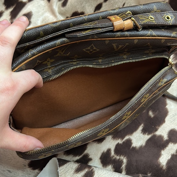 Louis Vuitton Nile - Picture 6 of 9